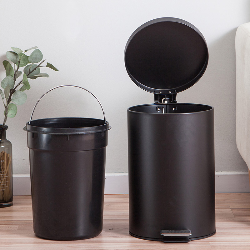 黑色哑光圆形翻盖垃圾桶家用厨房客厅脚踏踩式带盖清洁桶批发酒店